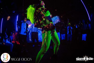 Rainbow in the dark กับ Sammi Zhen ที่ แม็กกี้ ชูวส์ — photo 185