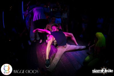Rainbow in the dark กับ Sammi Zhen ที่ แม็กกี้ ชูวส์ — photo 189