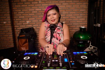 Rainbow in the dark กับ Sammi Zhen ที่ แม็กกี้ ชูวส์ — photo 200