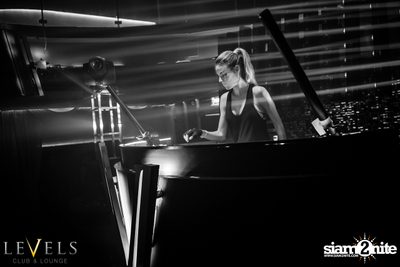 Eva Shaw ที่ เลเวลส์  — photo 5