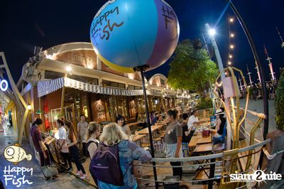 คืนวันศุกร์ ที่ร้าน แฮปปี้ ฟิช, เอเชีย ทีค เดอะ ริเวอร์ฟร้อนท์ — photo 1
