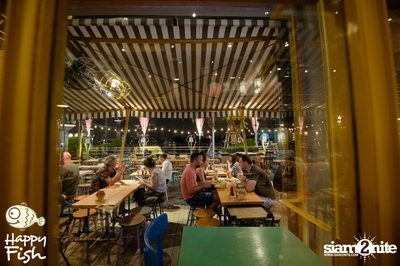 คืนวันศุกร์ ที่ร้าน แฮปปี้ ฟิช, เอเชีย ทีค เดอะ ริเวอร์ฟร้อนท์ — photo 7