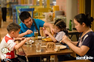 คืนวันศุกร์ ที่ร้าน แฮปปี้ ฟิช, เอเชีย ทีค เดอะ ริเวอร์ฟร้อนท์ — photo 11