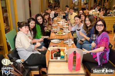 คืนวันศุกร์ ที่ร้าน แฮปปี้ ฟิช, เอเชีย ทีค เดอะ ริเวอร์ฟร้อนท์ — photo 16