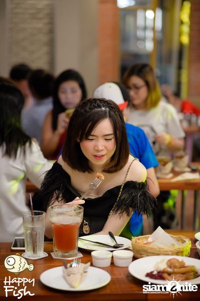 คืนวันศุกร์ ที่ร้าน แฮปปี้ ฟิช, เอเชีย ทีค เดอะ ริเวอร์ฟร้อนท์ — photo 52