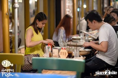 คืนวันศุกร์ ที่ร้าน แฮปปี้ ฟิช, เอเชีย ทีค เดอะ ริเวอร์ฟร้อนท์ — photo 55