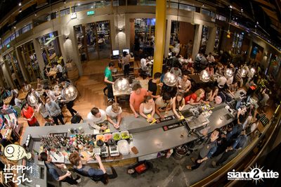 คืนวันศุกร์ ที่ร้าน แฮปปี้ ฟิช, เอเชีย ทีค เดอะ ริเวอร์ฟร้อนท์ — photo 85