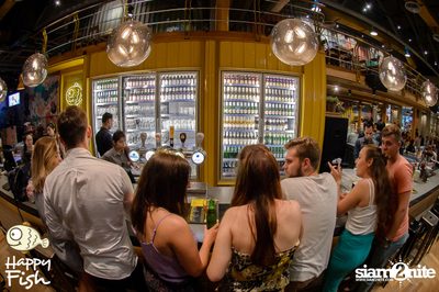 คืนวันศุกร์ ที่ร้าน แฮปปี้ ฟิช, เอเชีย ทีค เดอะ ริเวอร์ฟร้อนท์ — photo 88