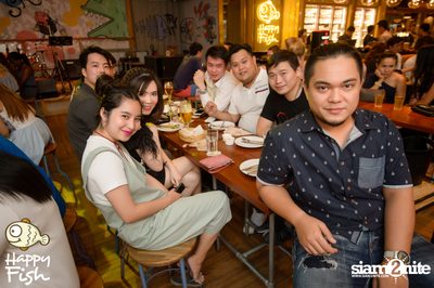 คืนวันศุกร์ ที่ร้าน แฮปปี้ ฟิช, เอเชีย ทีค เดอะ ริเวอร์ฟร้อนท์ — photo 90