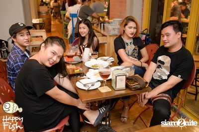 คืนวันศุกร์ ที่ร้าน แฮปปี้ ฟิช, เอเชีย ทีค เดอะ ริเวอร์ฟร้อนท์ — photo 98