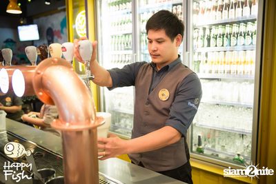 คืนวันศุกร์ ที่ร้าน แฮปปี้ ฟิช, เอเชีย ทีค เดอะ ริเวอร์ฟร้อนท์ — photo 1