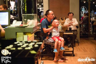 คืนวันศุกร์ ที่ร้าน แฮปปี้ ฟิช, เอเชีย ทีค เดอะ ริเวอร์ฟร้อนท์ — photo 36