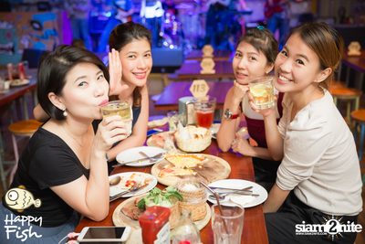 คืนวันศุกร์ ที่ร้าน แฮปปี้ ฟิช, เอเชีย ทีค เดอะ ริเวอร์ฟร้อนท์ — photo 45
