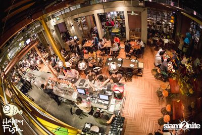 คืนวันศุกร์ ที่ร้าน แฮปปี้ ฟิช, เอเชีย ทีค เดอะ ริเวอร์ฟร้อนท์ — photo 54