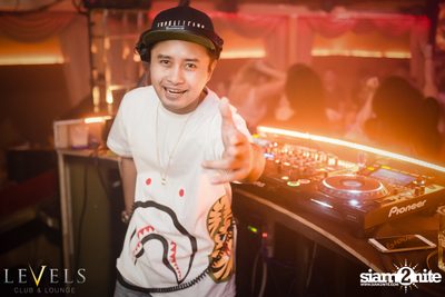 ปาร์ตี้คืนวันเสาร์ ที่ร้าน เลเวล คลับ, สุขุมวิท ซอย 11 — photo 46