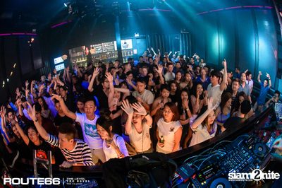 ปาร์ตี้คืนวันเสาร์ ที่ร้าน รูท ซิกตี้ซิก คลับ อาร์ซีเอ — photo 86