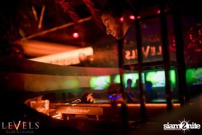 Tropical Mondays ที่ เลเวลส์ — photo 7