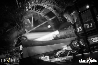 Tropical Mondays ที่ เลเวลส์ — photo 8