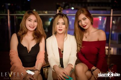 Tropical Mondays ที่ เลเวลส์ — photo 14