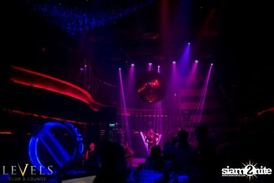 Tropical Mondays ที่ เลเวลส์ — photo 18