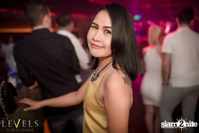 Tropical Mondays ที่ เลเวลส์ — photo 20