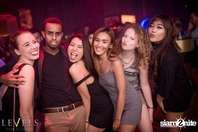 Tropical Mondays ที่ เลเวลส์ — photo 30