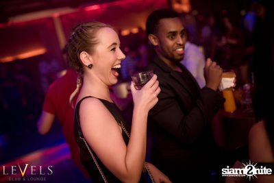 Tropical Mondays ที่ เลเวลส์ — photo 32