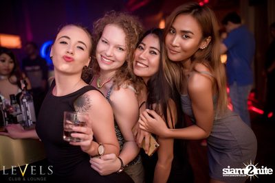 Tropical Mondays ที่ เลเวลส์ — photo 34