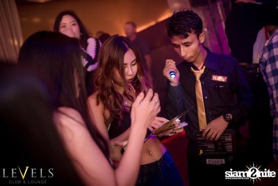 Tropical Mondays ที่ เลเวลส์ — photo 38
