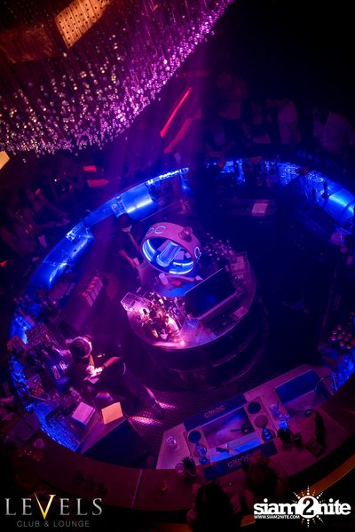 Tropical Mondays ที่ เลเวลส์ — photo 40