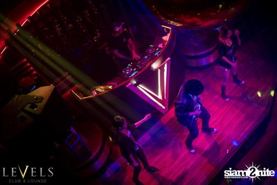 Tropical Mondays ที่ เลเวลส์ — photo 41