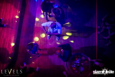 Tropical Mondays ที่ เลเวลส์ — photo 42