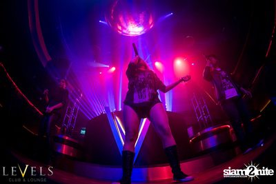 Tropical Mondays ที่ เลเวลส์ — photo 46