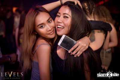 Tropical Mondays ที่ เลเวลส์ — photo 53