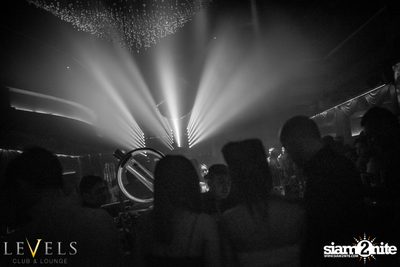 Tropical Mondays ที่ เลเวลส์ — photo 56