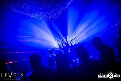 Tropical Mondays ที่ เลเวลส์ — photo 57