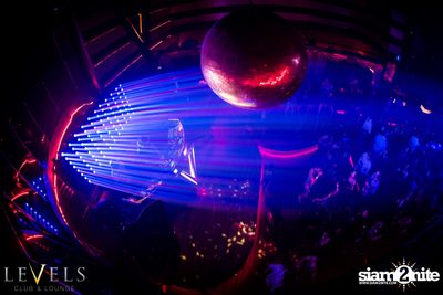 Tropical Mondays ที่ เลเวลส์ — photo 87