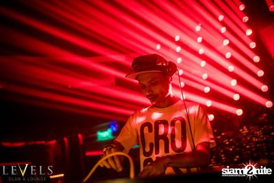 Tropical Mondays ที่ เลเวลส์ — photo 93