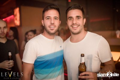 Tropical Mondays ที่ เลเวลส์ — photo 97