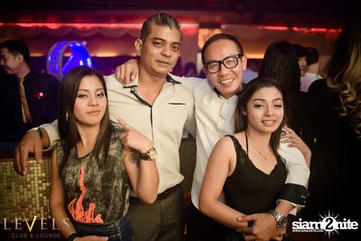 Meg & Nerak ที่ เลเวลส์ — photo 23
