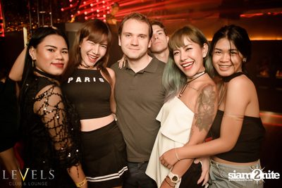 Meg & Nerak ที่ เลเวลส์ — photo 27