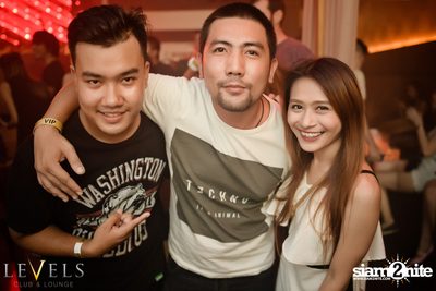 Meg & Nerak ที่ เลเวลส์ — photo 40