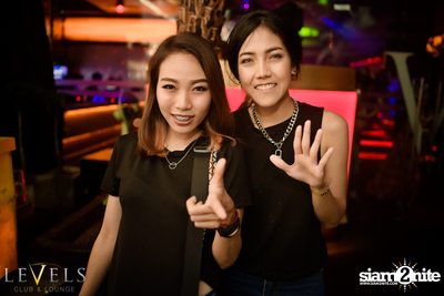 Meg & Nerak ที่ เลเวลส์ — photo 49