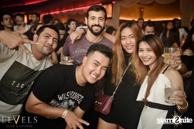Meg & Nerak ที่ เลเวลส์ — photo 60