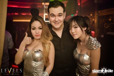 Meg & Nerak ที่ เลเวลส์ — photo 66