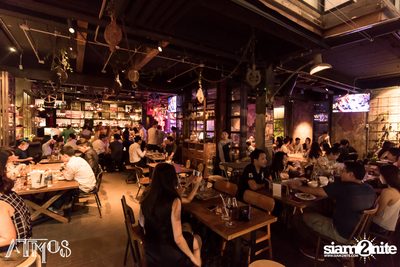 Friday Night at Atmos, Thonglor Soi 10 — photo 18