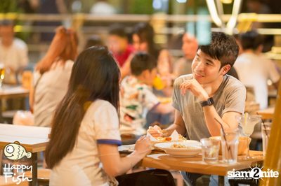 คืนวันศุกร์ ที่ร้าน แฮปปี้ ฟิช, เอเชีย ทีค เดอะ ริเวอร์ฟร้อนท์ — photo 13