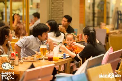 คืนวันศุกร์ ที่ร้าน แฮปปี้ ฟิช, เอเชีย ทีค เดอะ ริเวอร์ฟร้อนท์ — photo 29