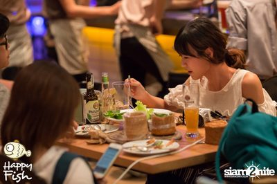 คืนวันศุกร์ ที่ร้าน แฮปปี้ ฟิช, เอเชีย ทีค เดอะ ริเวอร์ฟร้อนท์ — photo 30