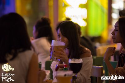 คืนวันศุกร์ ที่ร้าน แฮปปี้ ฟิช, เอเชีย ทีค เดอะ ริเวอร์ฟร้อนท์ — photo 34